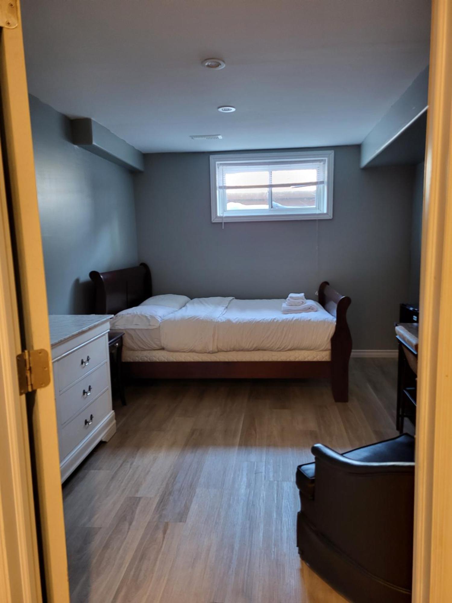 Main Suite Kingston Ngoại thất bức ảnh