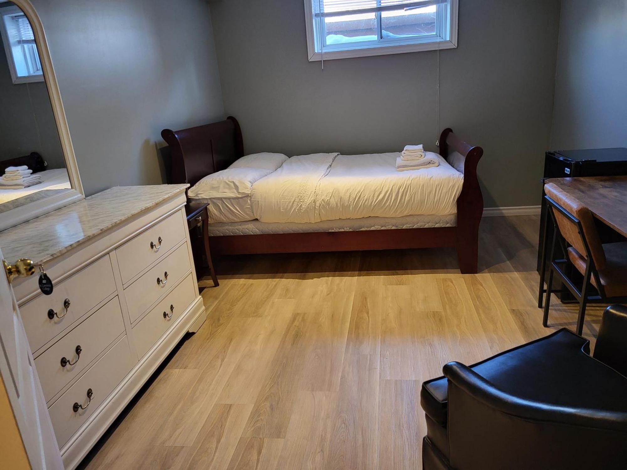 Main Suite Kingston Ngoại thất bức ảnh